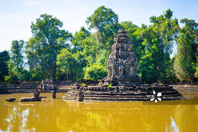 柬埔寨暹粒龙蟠水池自然风光图片素材