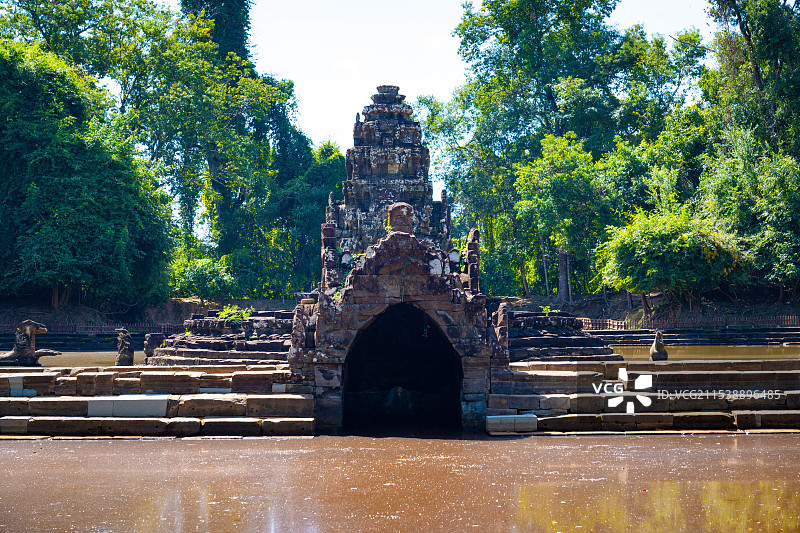 柬埔寨暹粒龙蟠水池自然风光图片素材