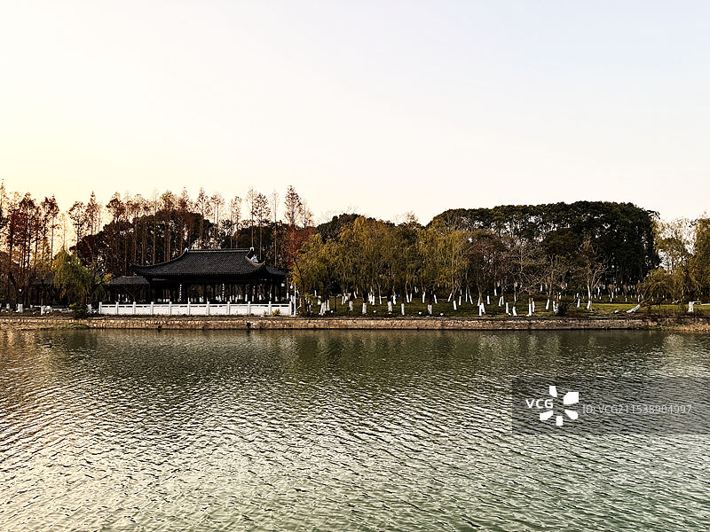苏州昆山亭林园马鞍上玉峰山图片素材