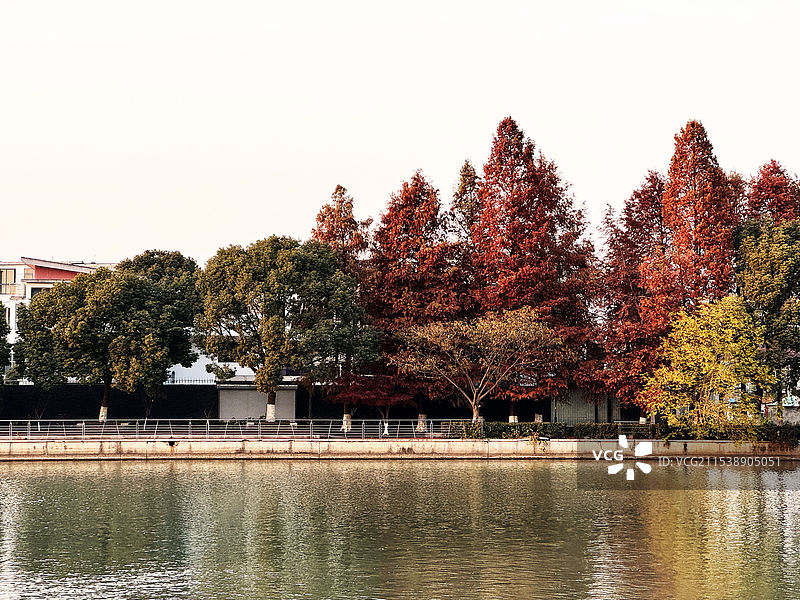 苏州昆山亭林园马鞍上玉峰山图片素材