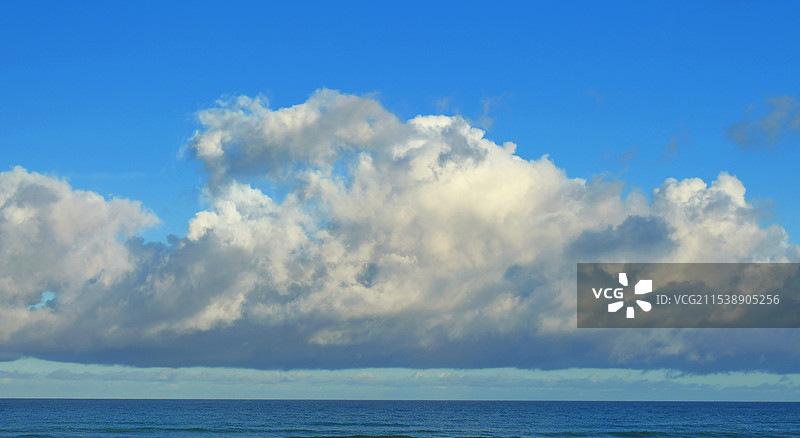 海面上的云背景图图片素材