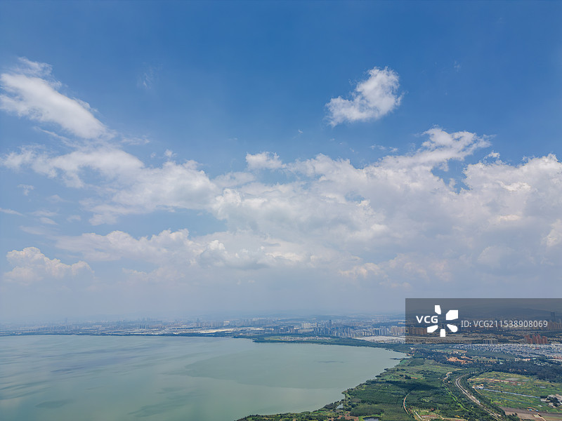 航拍视角下的昆明滇池自然风光图片素材