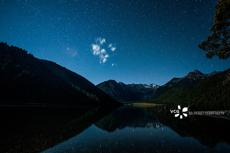 川西伍须海的唯美星空图片素材