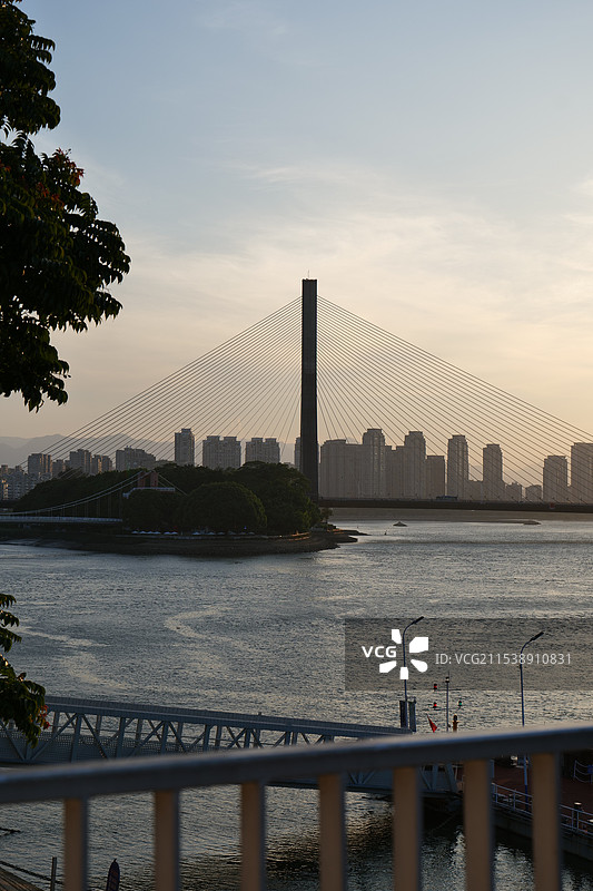 烟台山沿岸的江景图片素材