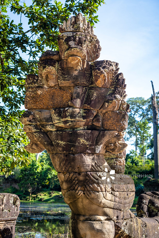 柬埔寨暹粒圣剑寺中的蛇神那伽雕塑图片素材
