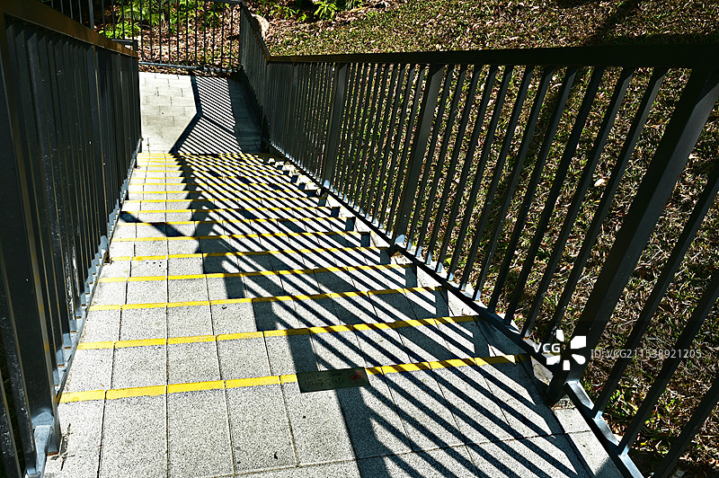 阳光下的阶梯图片素材