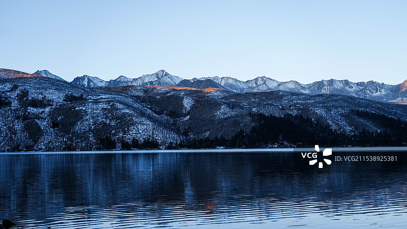 木格措日出图片素材
