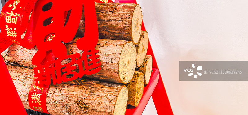 乔迁新居使用的一堆柴火的特写图片素材