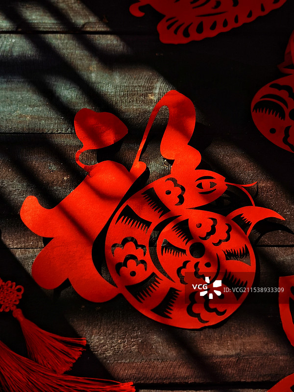 中国剪纸——蛇年生肖福字剪纸图片素材