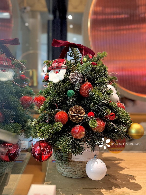 草莓圣诞树图片素材