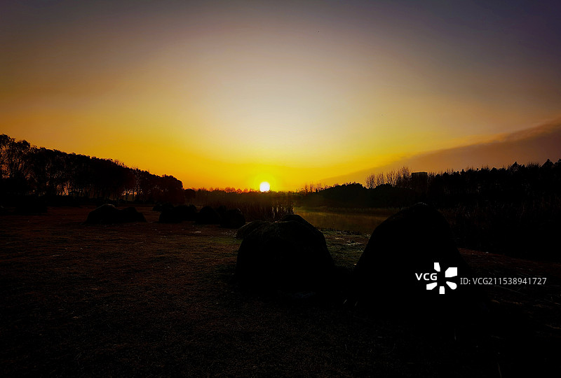 《光芒万丈》图片素材