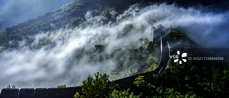 晨雾中的天津黄崖关长城图片素材