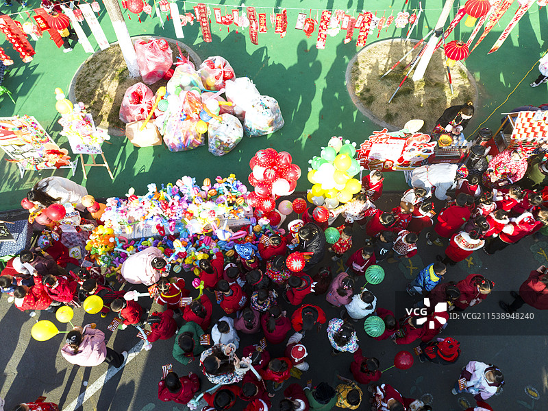 江苏东海：萌娃逛庙会 品民俗 知年味图片素材