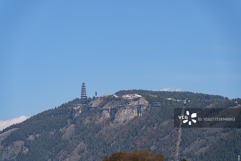 山顶宝塔远眺图片素材