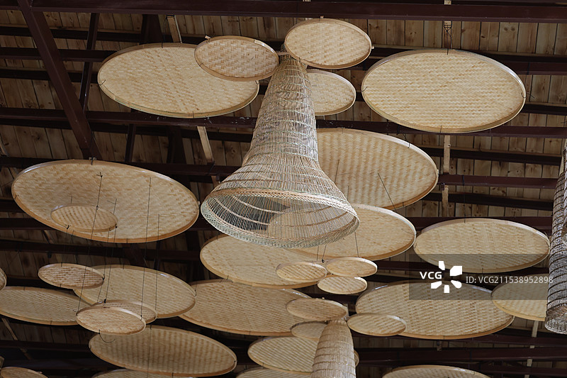 槟榔谷黎族寨风景房屋吊脚楼，海南省三亚市图片素材