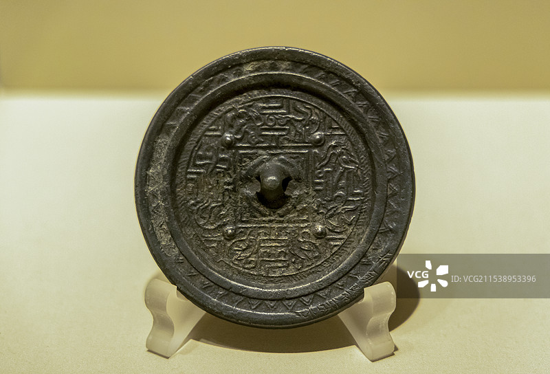 辽宁省博物馆“古代辽宁展（元明清时期）”：铜镜（后金，新宾赫图阿拉城遗址出，满族自治文物保护管理所藏图片素材