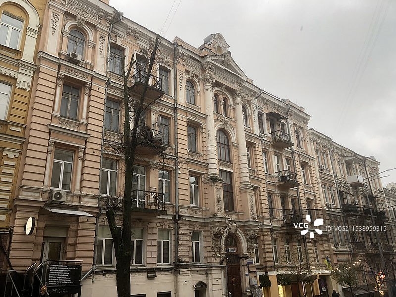 乌克兰首都基辅2021年12月离俄乌战争开始2个月前的街道风景图片素材