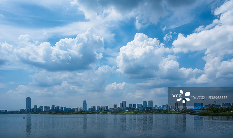 成都天府新区兴隆湖湿地公园蓝天白云背景图片素材