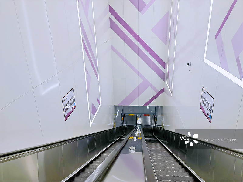 地铁，地铁站，电动扶梯图片素材