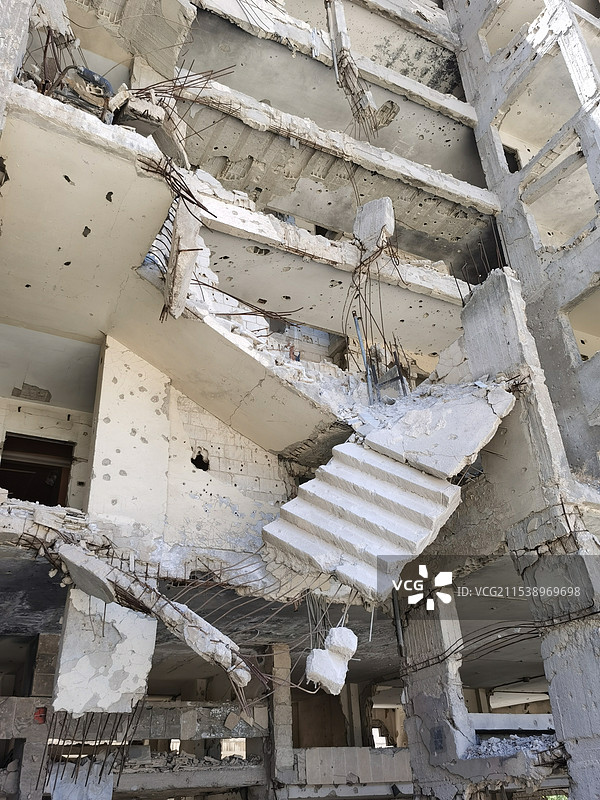 叙利亚霍姆斯战争后的城市街道风景建筑图片素材