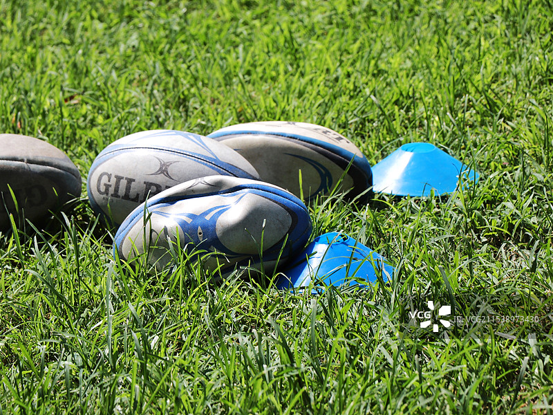草坪橄榄球图片素材