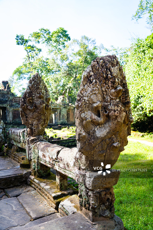 柬埔寨暹粒圣剑寺中的蛇神那伽雕塑图片素材