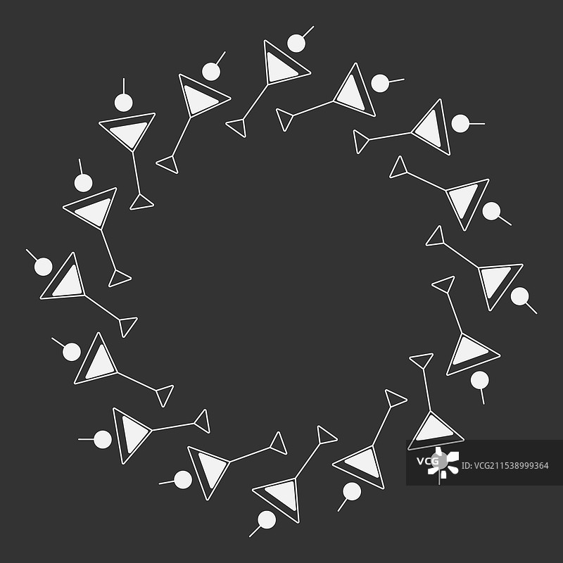 时尚的鸡尾酒杯，里面装有饮料和樱桃图片素材