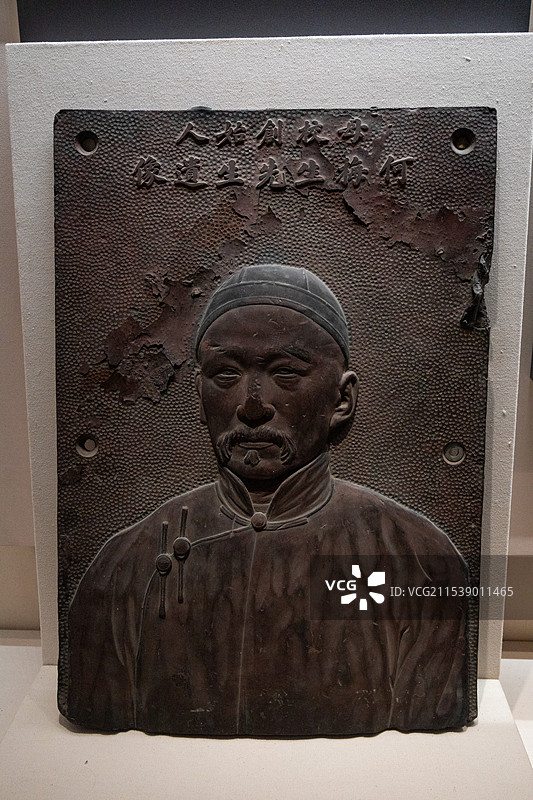 南洋公学首任总理何嗣焜铜像(1917年铸造)上海交通大学博物馆图片素材