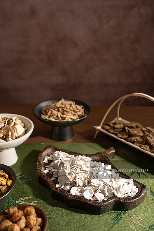 中医中药草药材中药合照 多种药材 牡蛎 木香 太子参 浙贝母 黄岑片 姜半夏图片素材