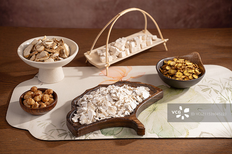 中医中药草药材中药合照 牡蛎 浙贝母 茯苓 黄岑片 姜半夏图片素材