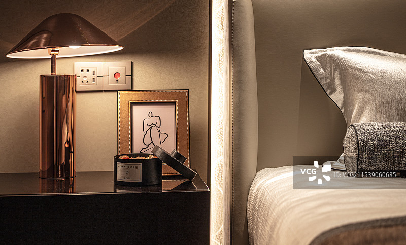 卧室的床头特写图片素材