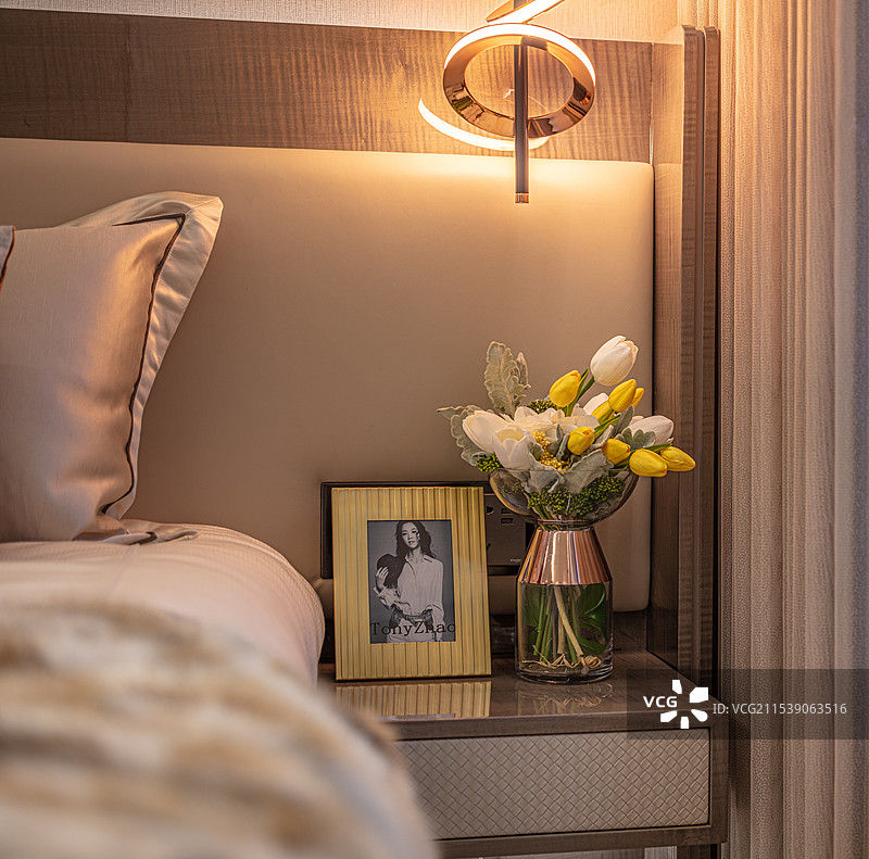 地产样板房中的卧室的一角图片素材