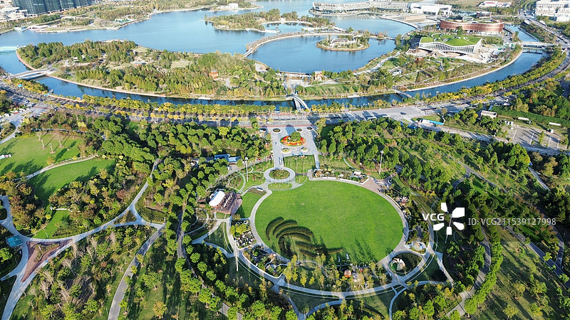 上海奉贤新城城市掠影，金海湖，上海之鱼公园群图片素材