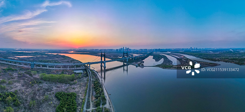 黑龙江省哈尔滨市松花江阳明滩大桥全景航拍图片素材