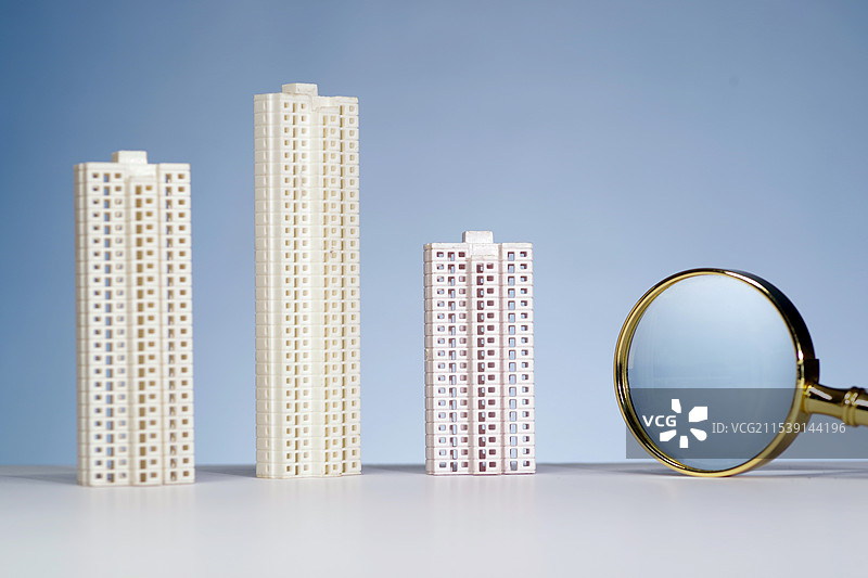 商务人士站在建筑前的商务人士图片素材