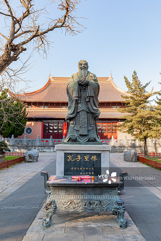 苏州文庙 大成殿前的孔子圣像图片素材