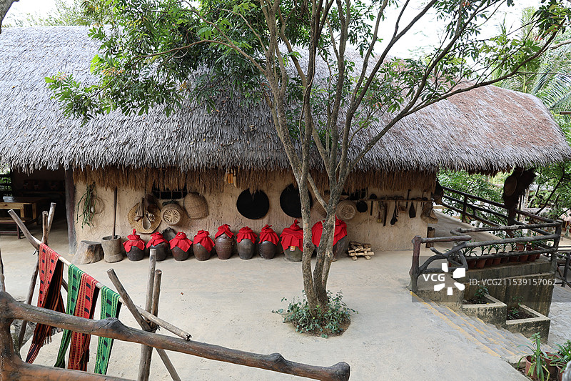 槟榔谷，黎族寨，风景房屋，吊脚楼，海南省三亚市保亭县图片素材