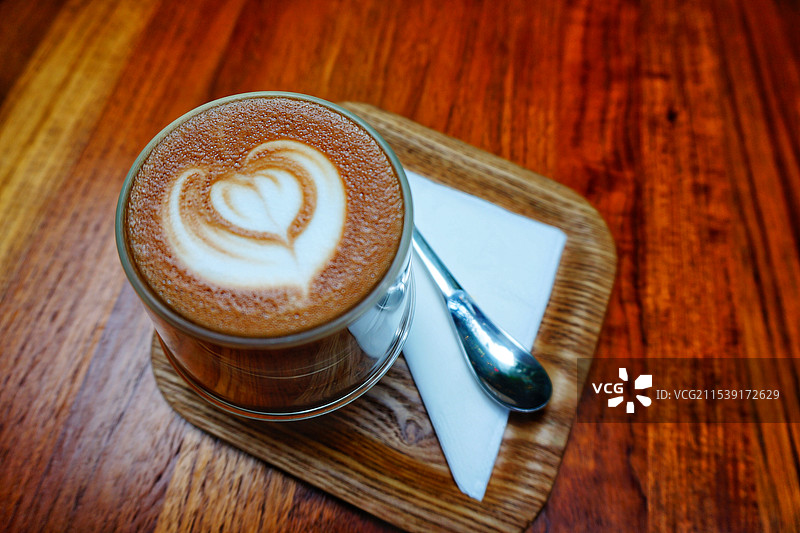 桌上咖啡的高角度视图图片素材