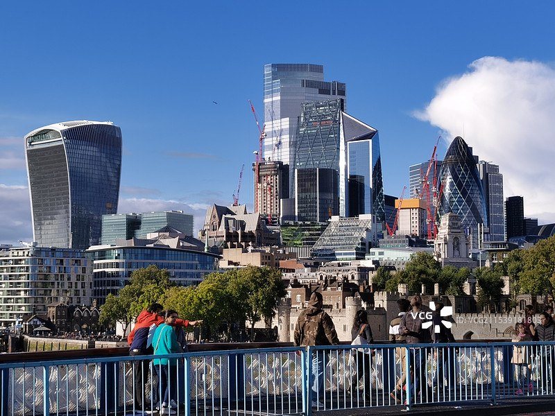 英国伦敦塔桥和金融城图片素材