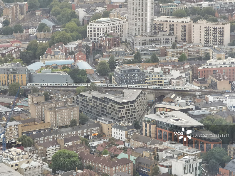 高空俯瞰伦敦金融城和伦敦塔桥和金丝雀码头的日景夜景图片素材