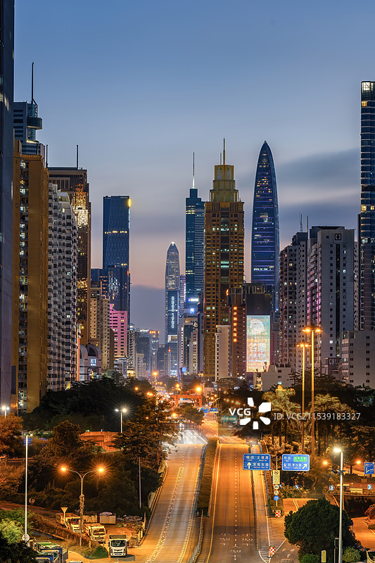 深圳罗湖CBD平安大厦华灯初上都市夜景图片素材