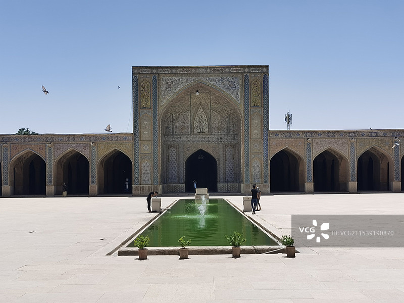 伊朗法尔斯省设拉子市城市建筑街道风景图片素材