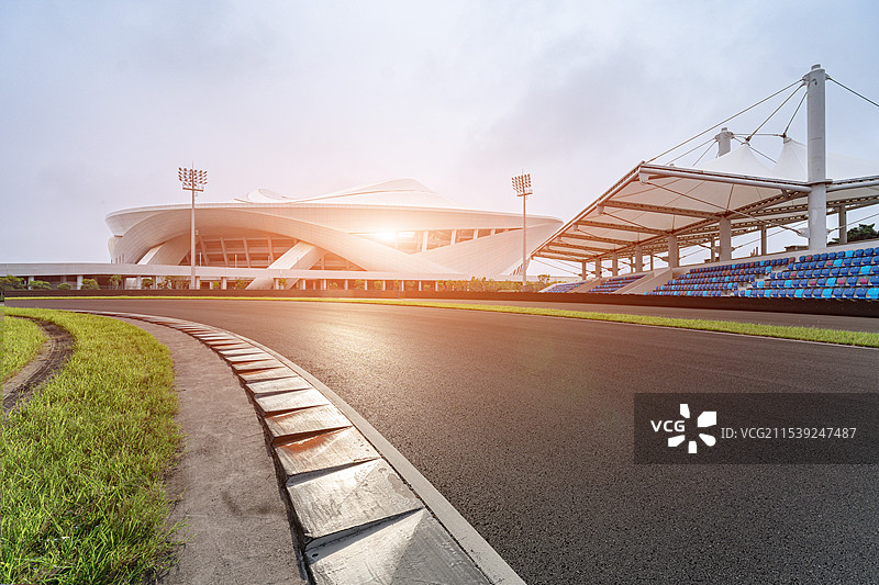 F1方程式赛车道与看台观众席图片素材