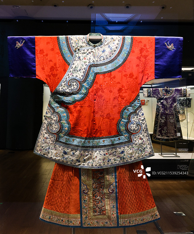 清华大学艺术博物馆丝绣华章织绣部分清代服装图片素材