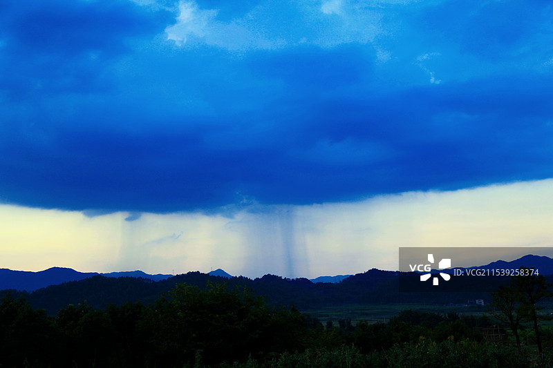 广州从化吕田山那边的雨图片素材
