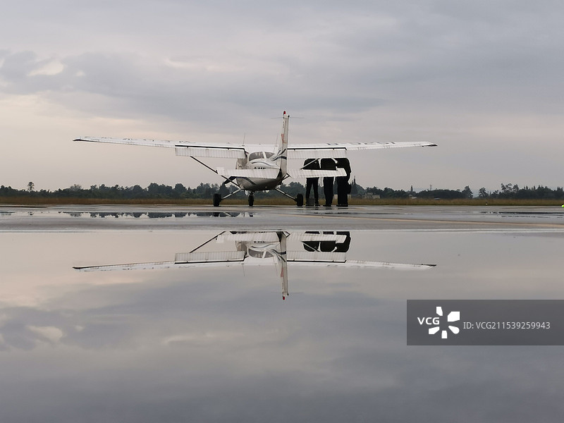 等待起飞的飞行学员图片素材