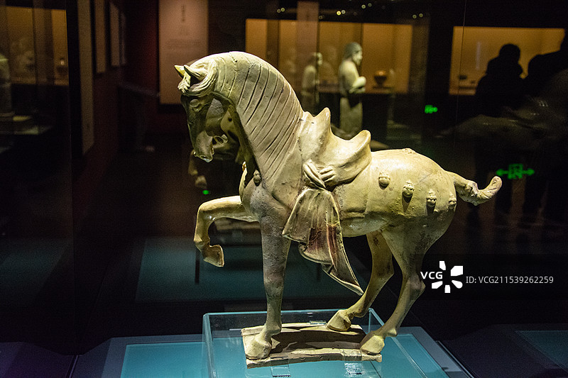 唐朝釉陶舞马俑图片素材