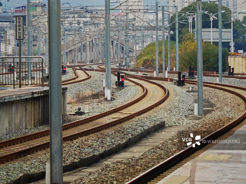 龙岩火车站即将进站的Z343次火车图片素材