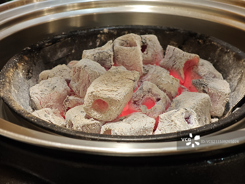 燃烧碳火碳烤烤肉图片素材