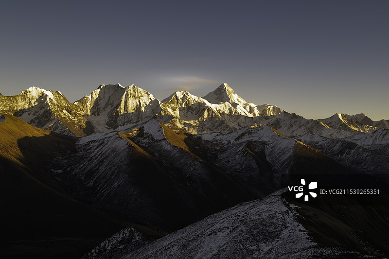 川西 高原 贡嘎 雪山 云 日落 日照金山图片素材